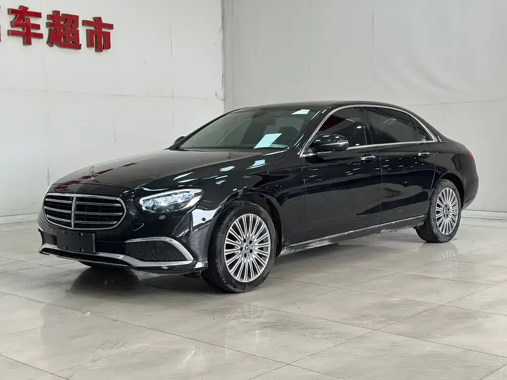 Mercedes-Benz E-Class — фото 1