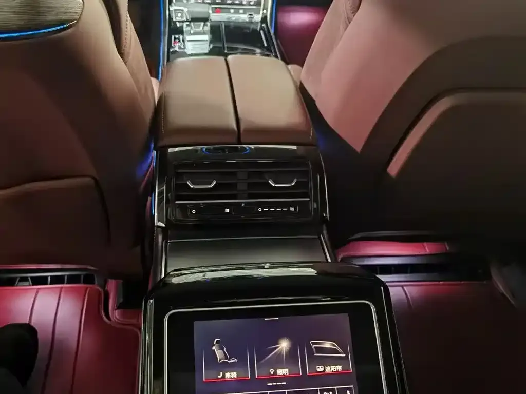 Audi A8 — фото 6