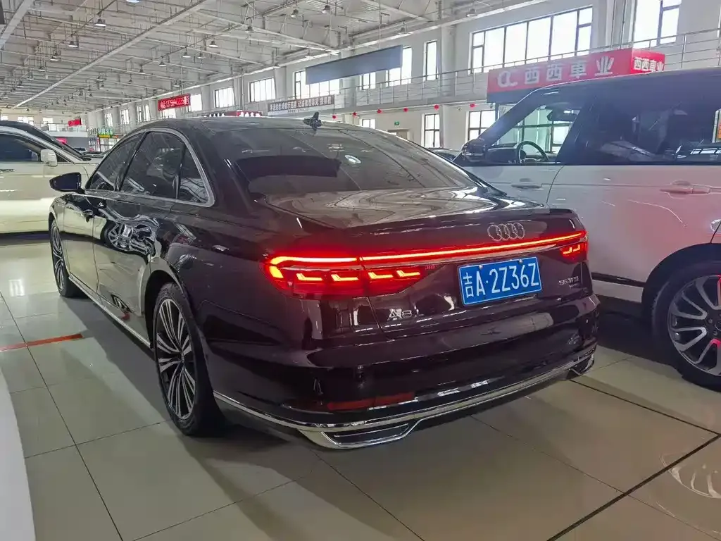 Audi A8 — фото 8