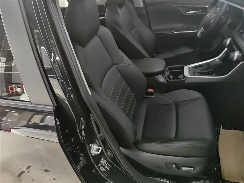 Toyota Wildlander 2023 из CN, фото 3