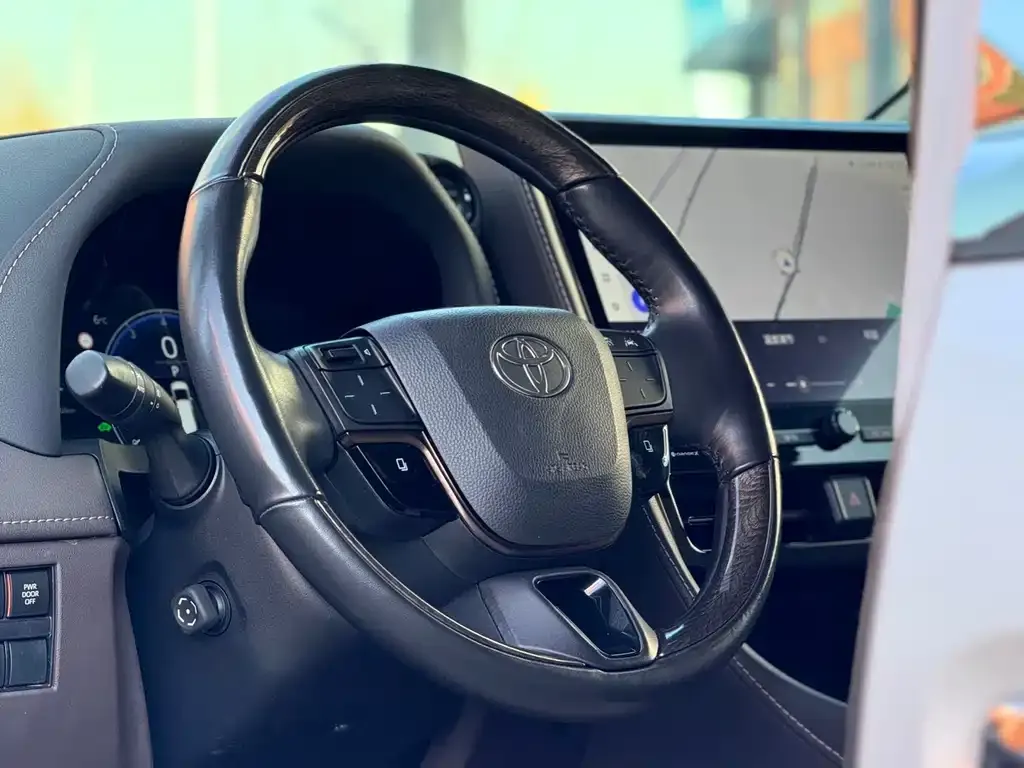 Toyota Alphard — фото 10