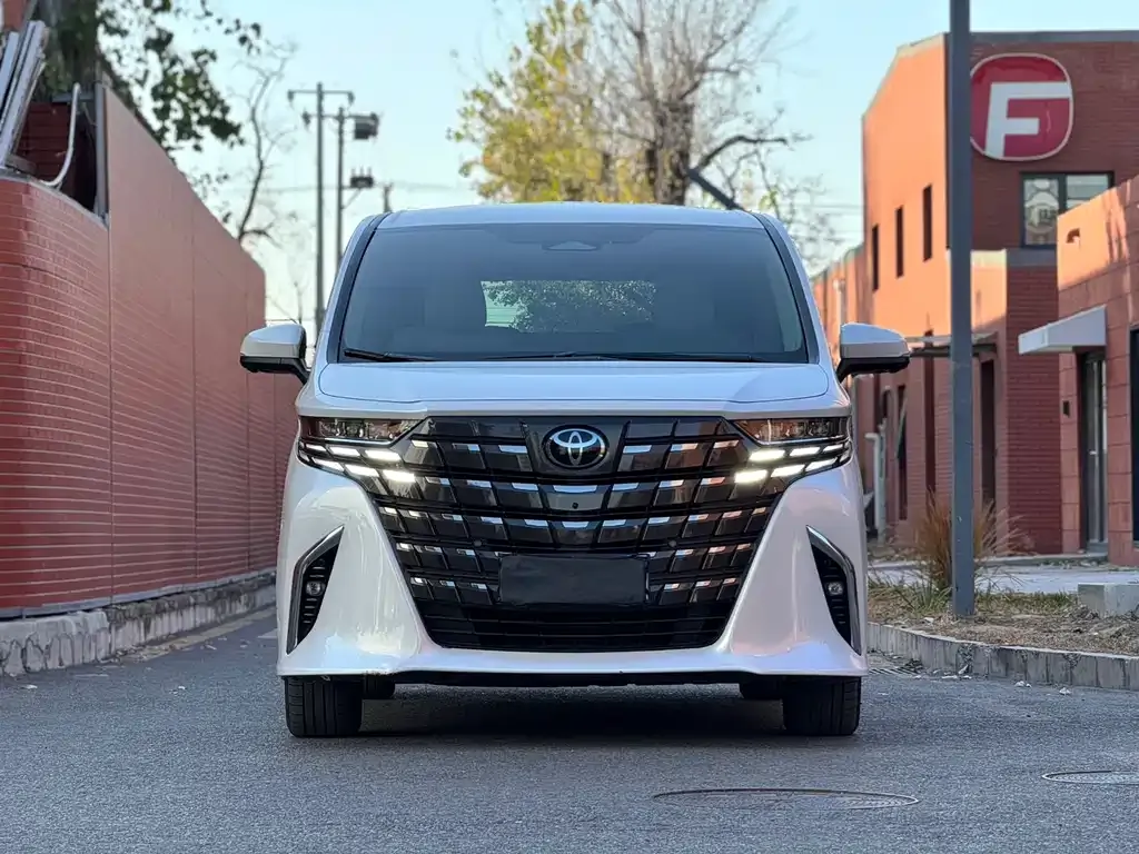 Toyota Alphard — фото 2