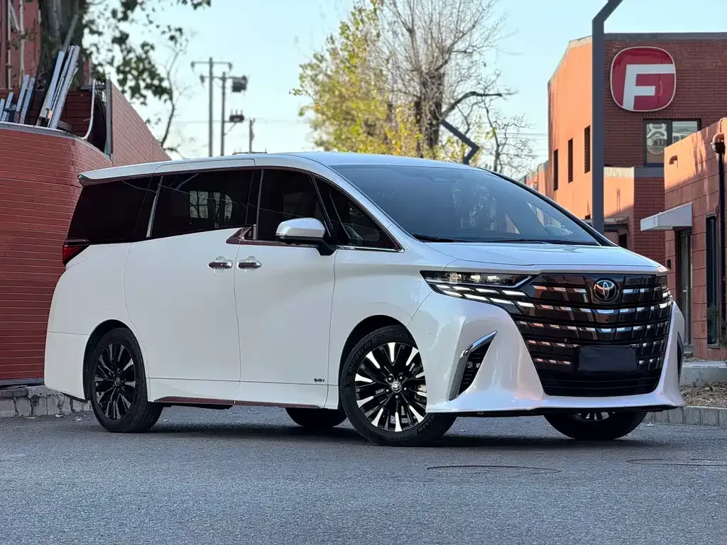 Toyota Alphard — фото 3