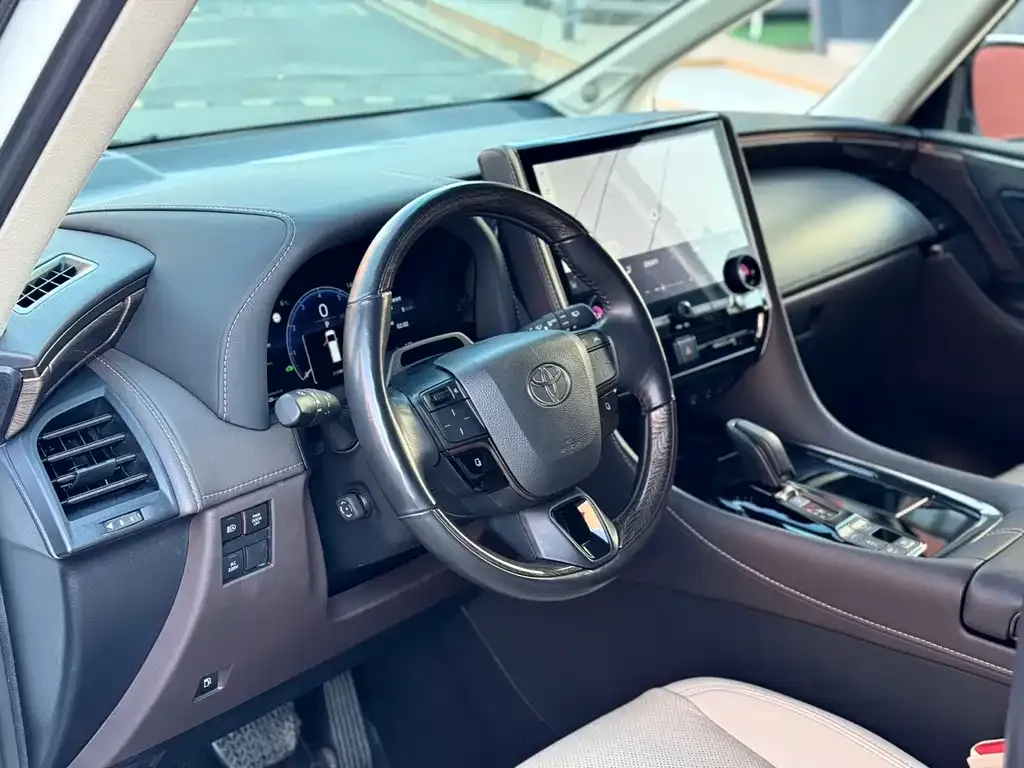 Toyota Alphard — фото 4