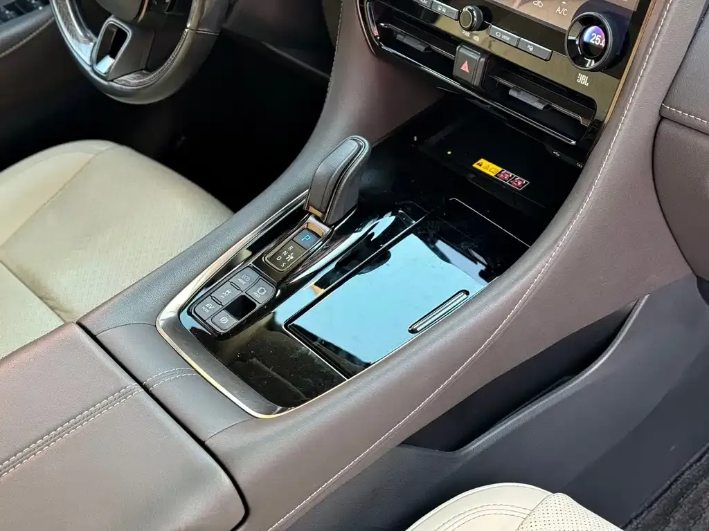 Toyota Alphard — фото 6