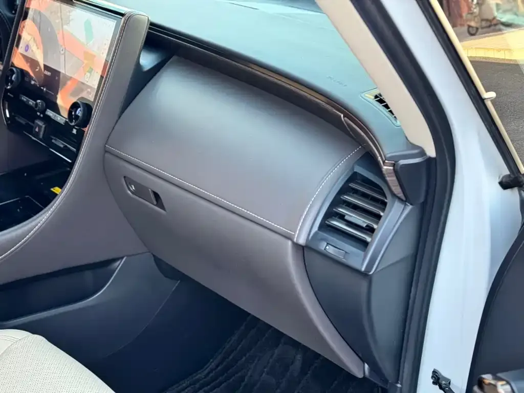 Toyota Alphard — фото 8