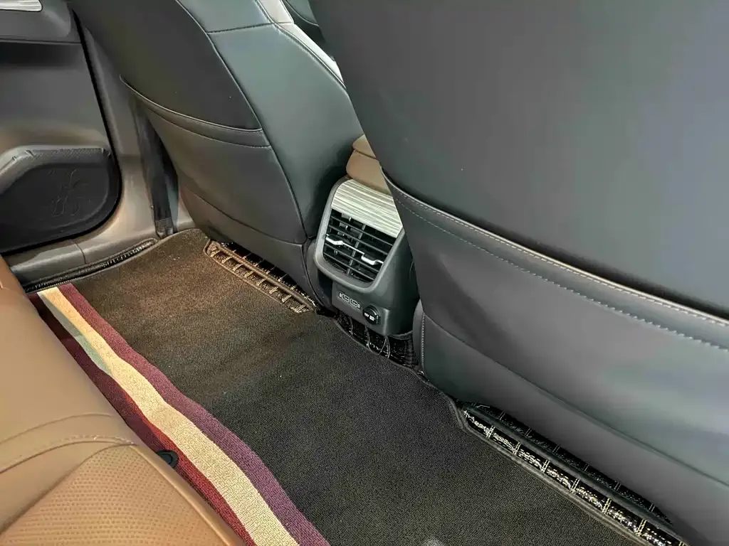 Hongqi E-QM5 2024 из CN, фото 10