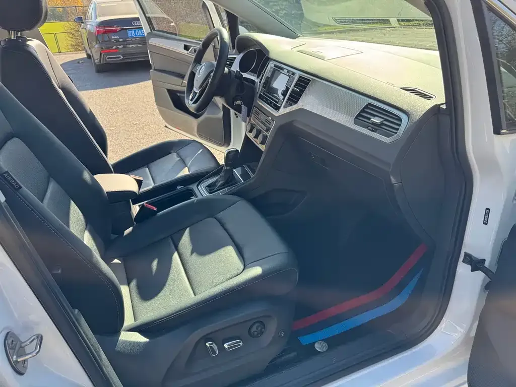 Volkswagen Golf Sportsvan 2021 из CN, фото 8