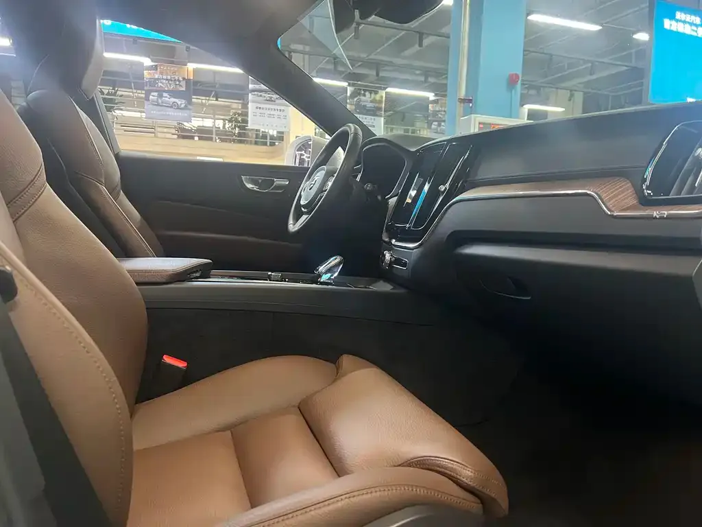 Volvo XC60 PHEV 2022 из CN, фото 10