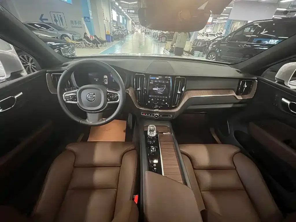 Volvo XC60 PHEV 2022 из CN, фото 4