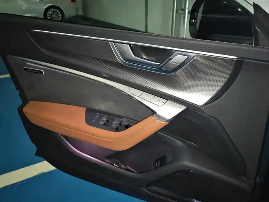Audi A7L 2021 из CN, фото 7