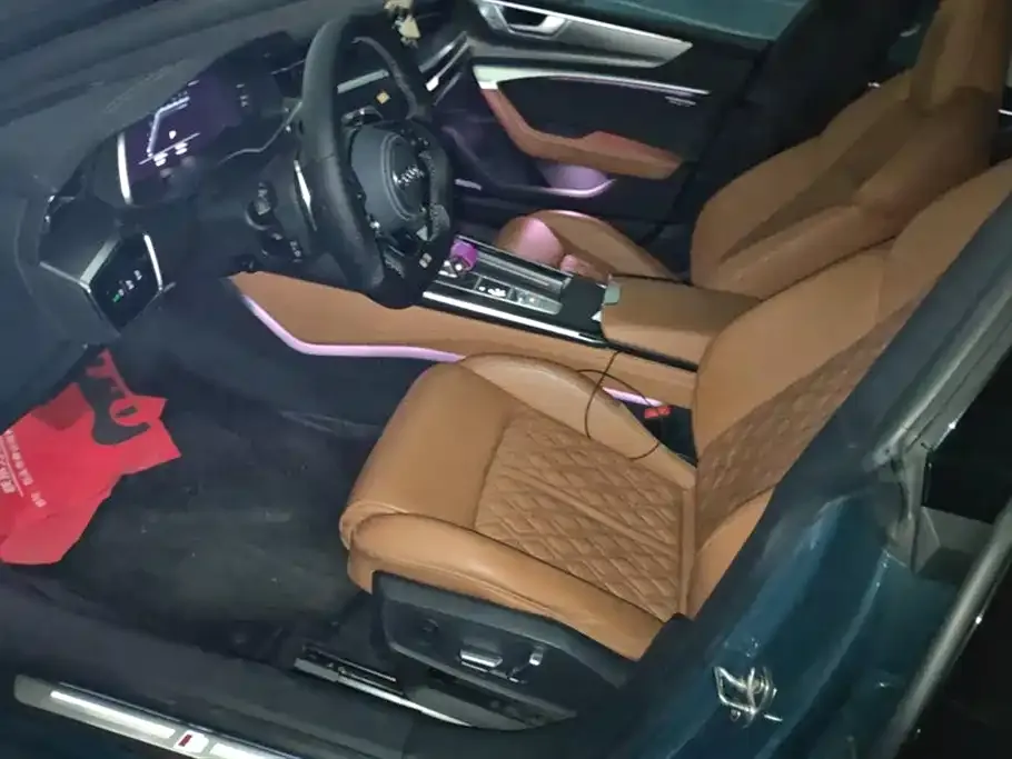 Audi A7L 2021 из CN, фото 9