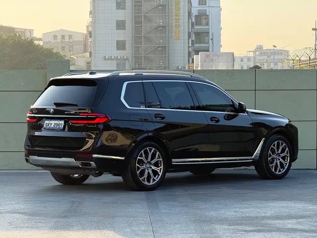 BMW X7 — фото 9