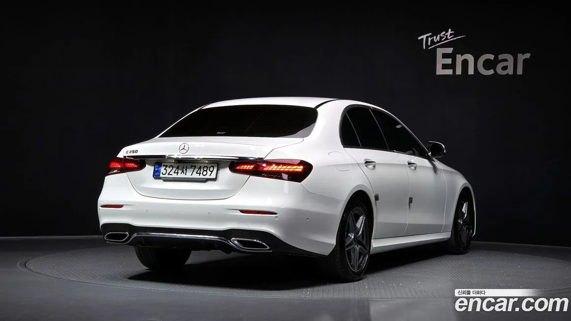 Mercedes-Benz E-Class — фото 2