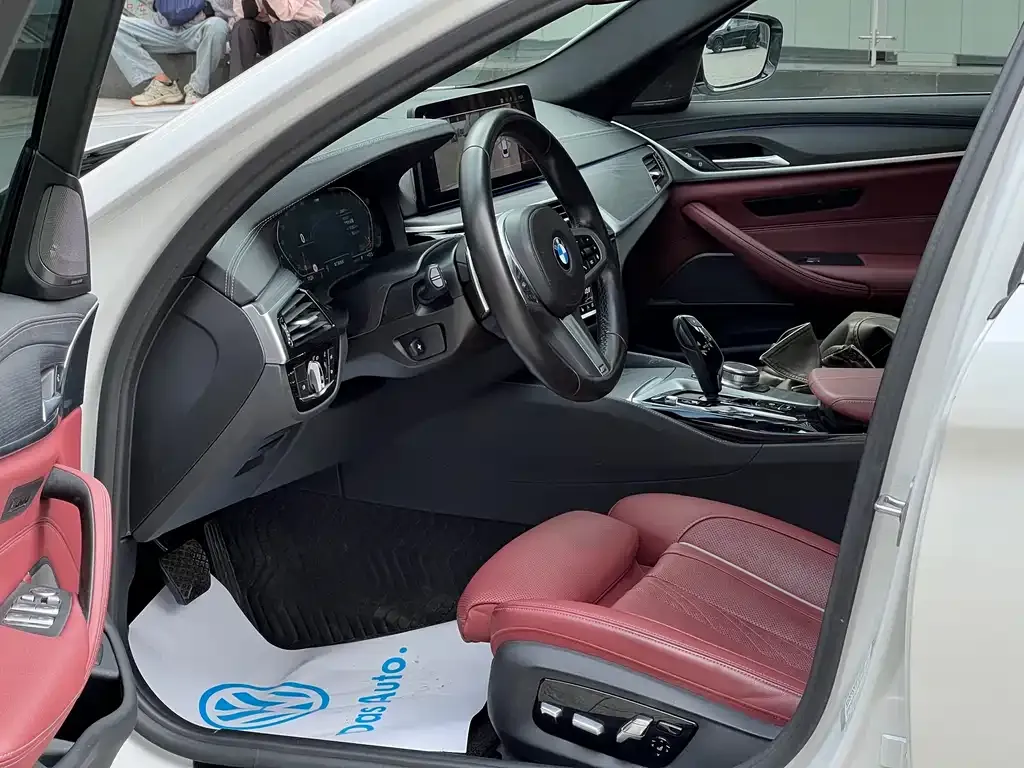 BMW 5 Series 2022 из CN, фото 9