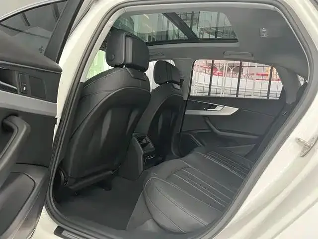 Audi A4L 2021 из CN, фото 10