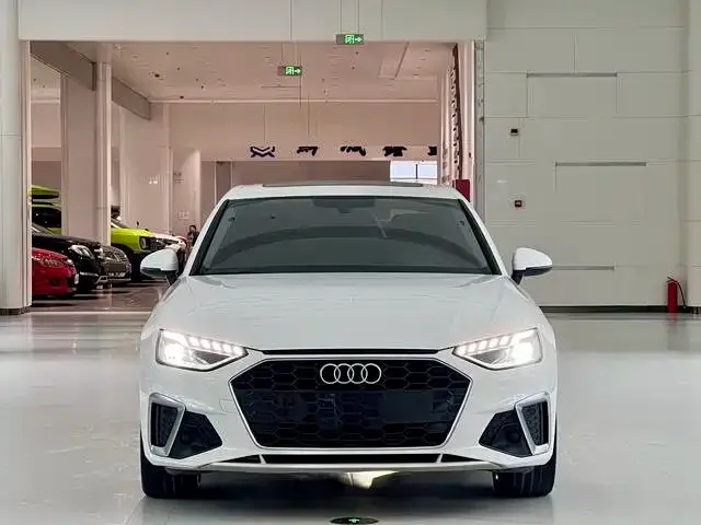 Audi A4L 2021 из CN, фото 2