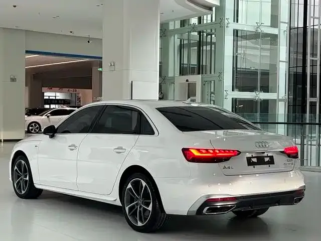 Audi A4L 2021 из CN, фото 4