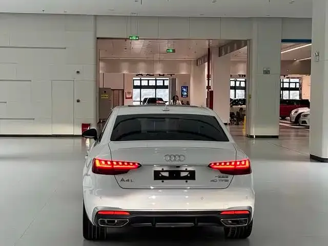 Audi A4L 2021 из CN, фото 5