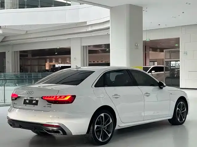 Audi A4L 2021 из CN, фото 6