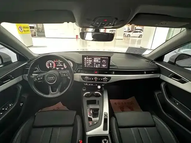 Audi A4L 2021 из CN, фото 8
