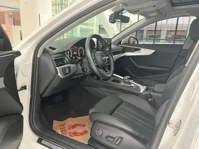 Audi A4L 2021 из CN, фото 9