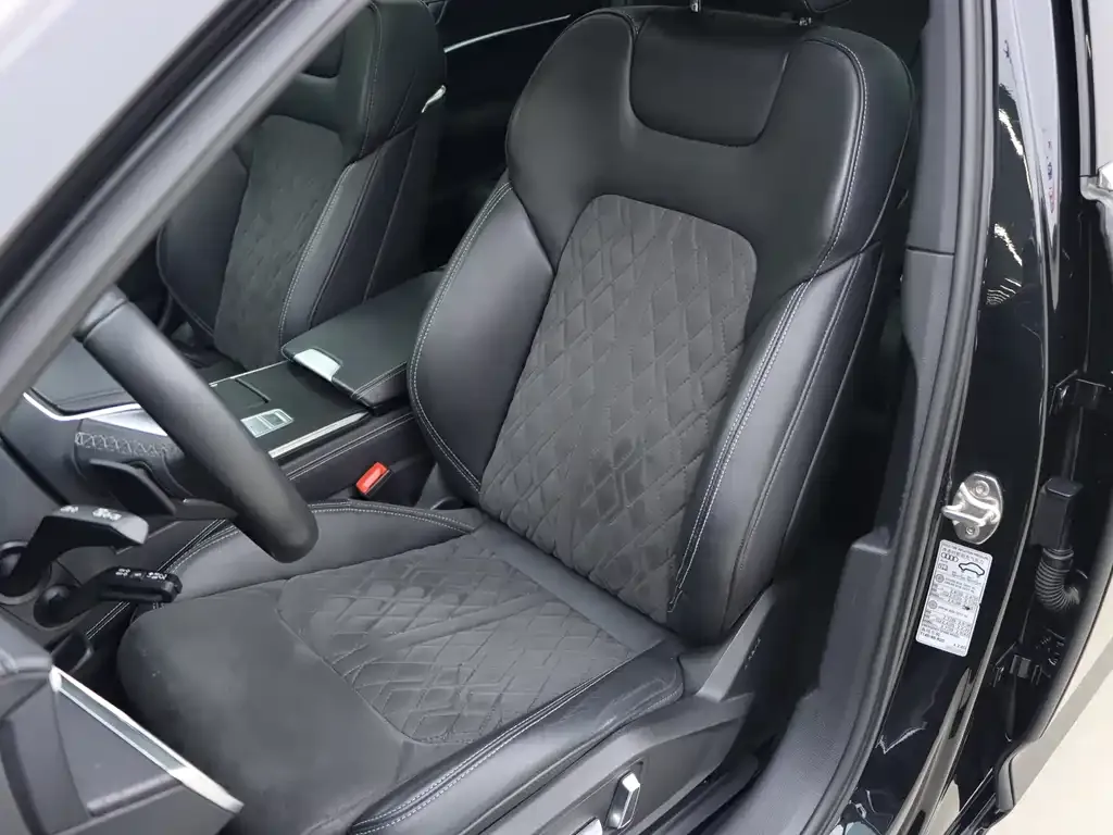 Audi A6L 2024 из CN, фото 6