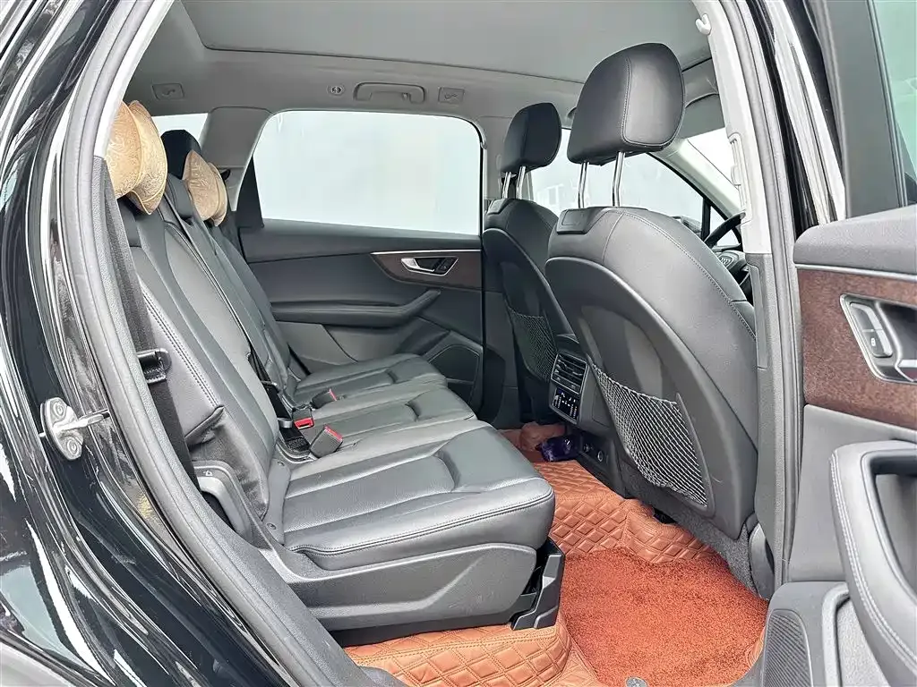 Audi Q7 2023 из CN, фото 7