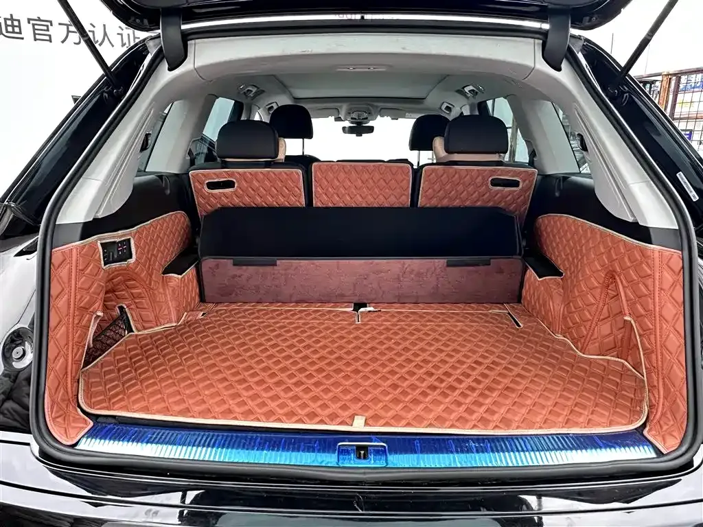 Audi Q7 2023 из CN, фото 8
