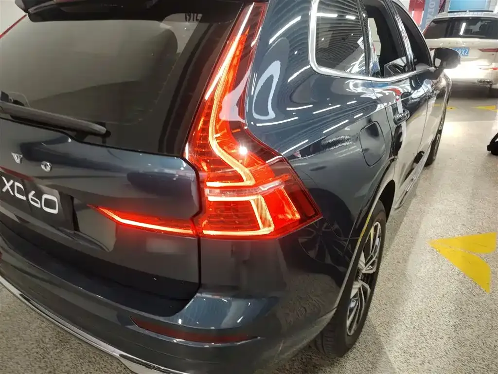 Volvo XC60 2023 из CN, фото 8