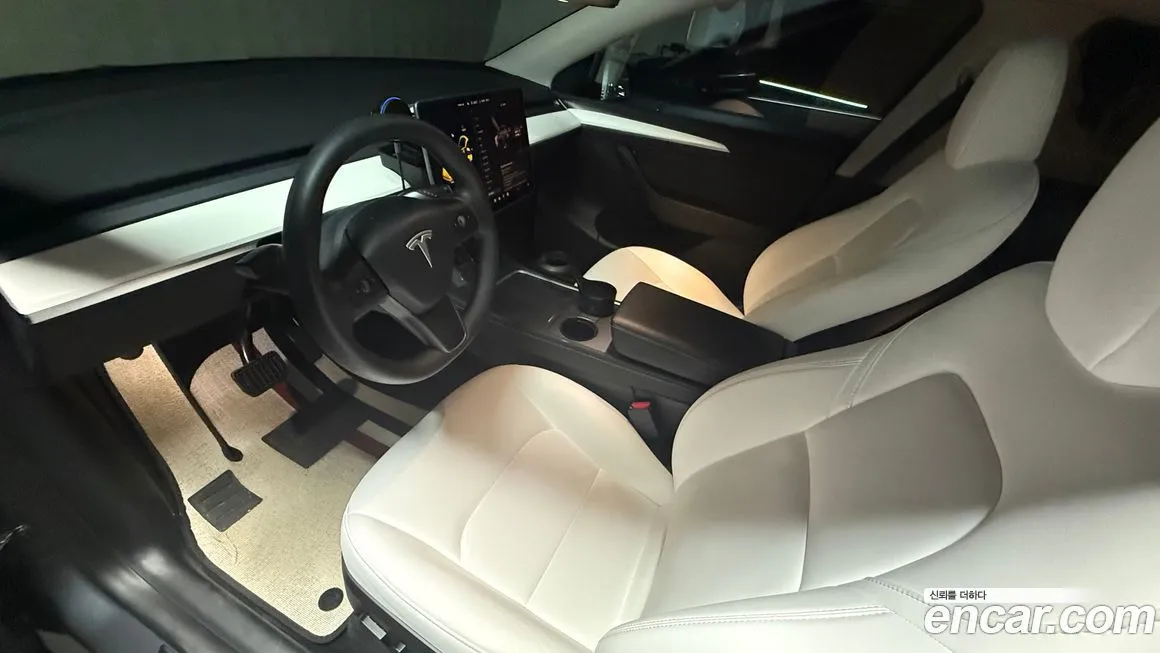Tesla Model Y — фото 1