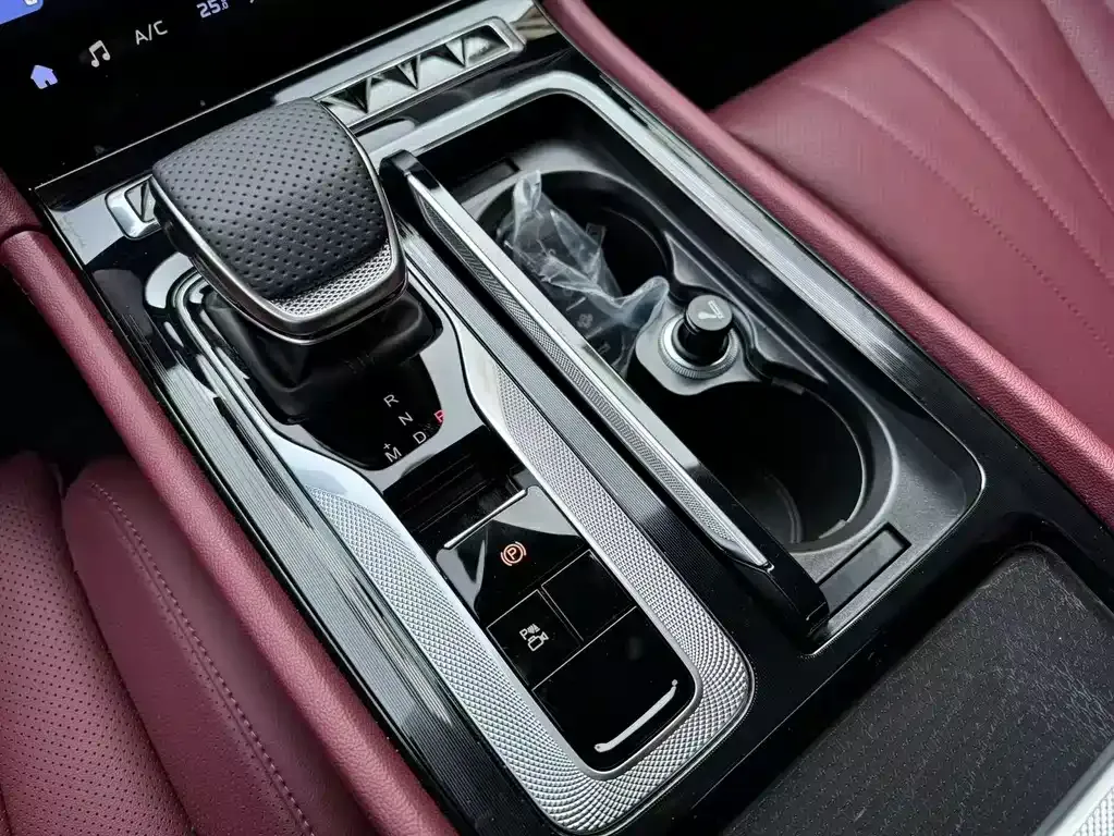 Hongqi H5 — фото 10