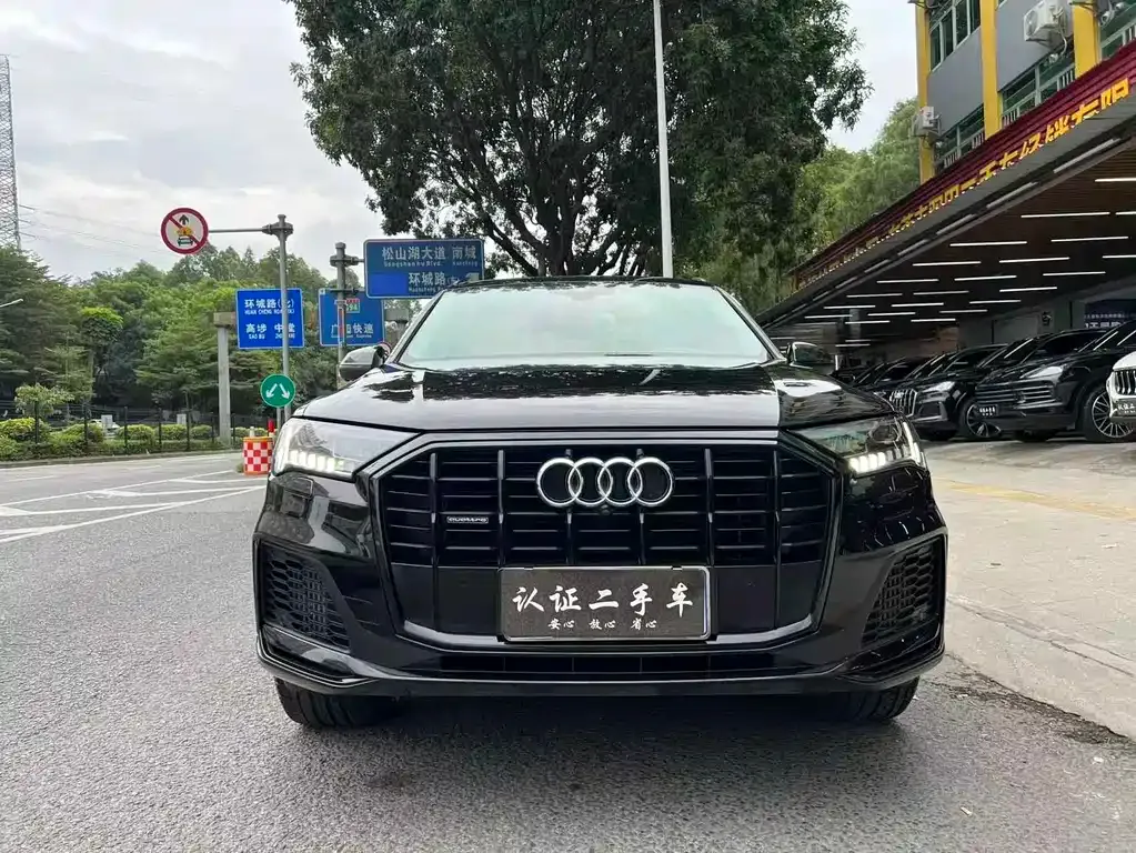 Audi Q7 2021 из CN, фото 4