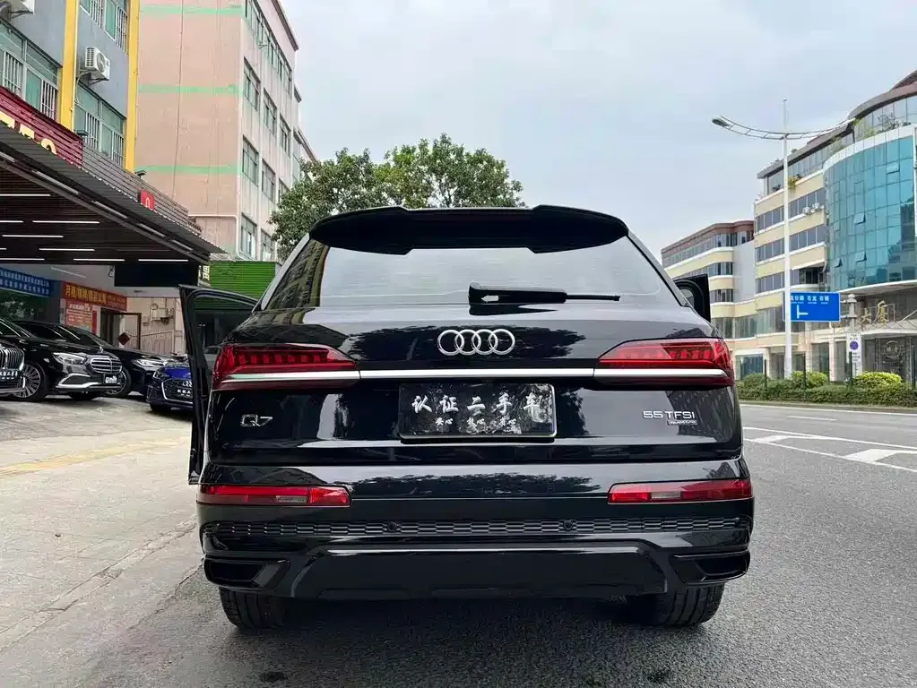 Audi Q7 2021 из CN, фото 6