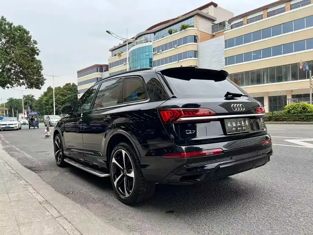 Audi Q7 2021 из CN, фото 7