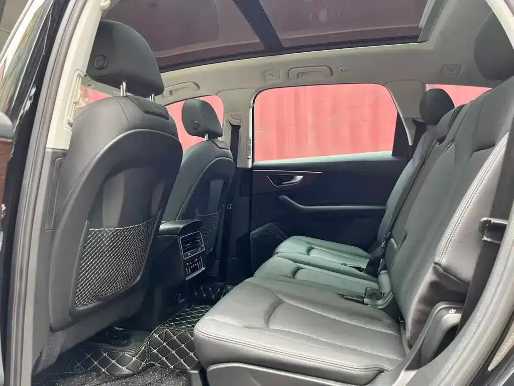 Audi Q7 2021 из CN, фото 8