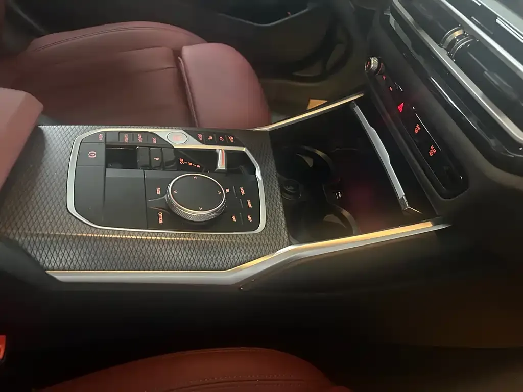 BMW 3 Series 2024 из CN, фото 7