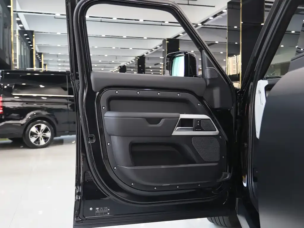 Land Rover Defender 2024 из CN, фото 6