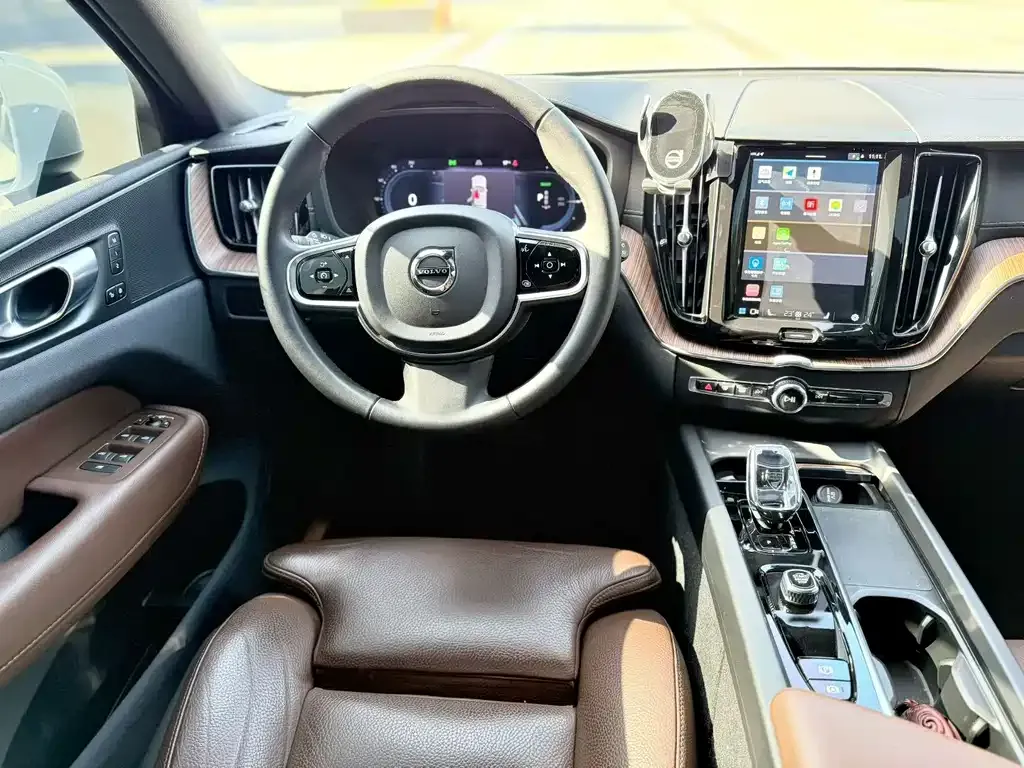 Volvo XC60 PHEV 2024 из CN, фото 5