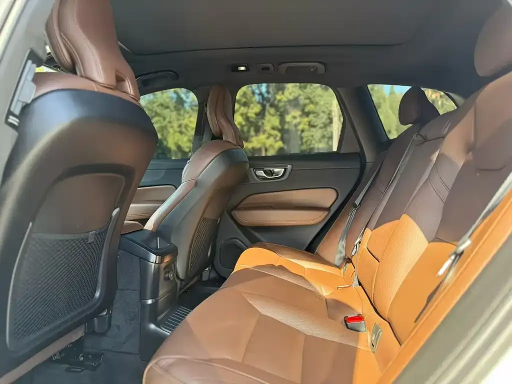 Volvo XC60 PHEV 2024 из CN, фото 6