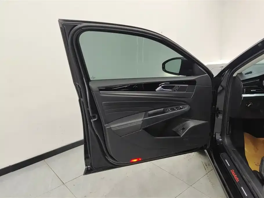 Volkswagen Passat 2023 из CN, фото 7