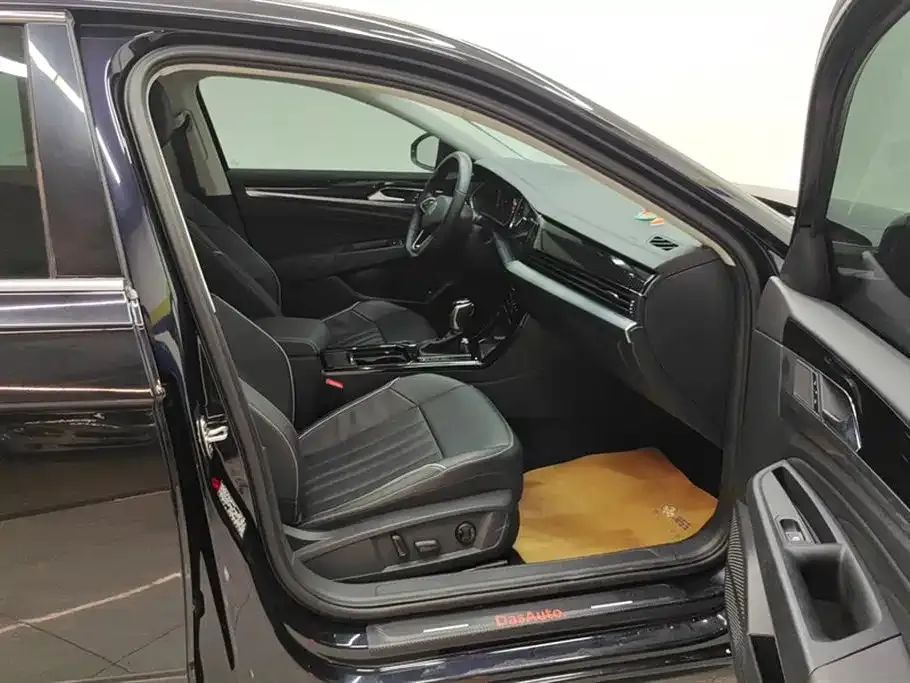 Volkswagen Passat 2023 из CN, фото 8