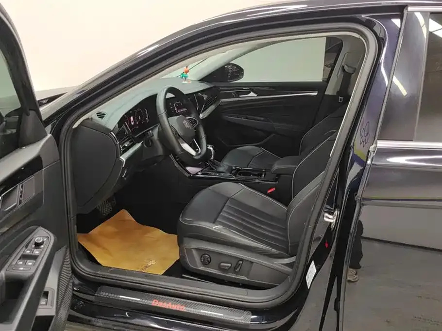 Volkswagen Passat 2023 из CN, фото 9