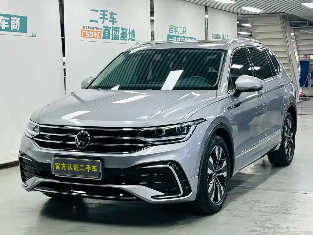Volkswagen Tiguan L — фото 1