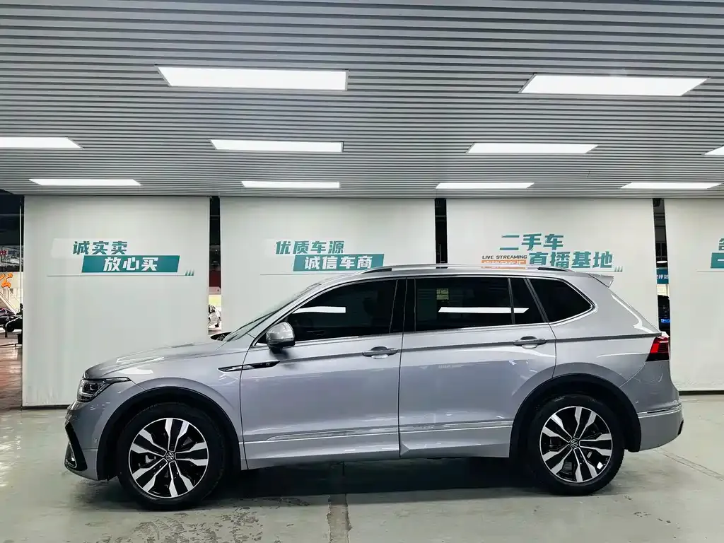 Volkswagen Tiguan L — фото 3