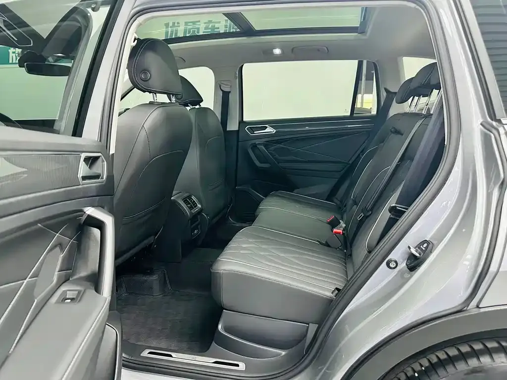 Volkswagen Tiguan L — фото 8