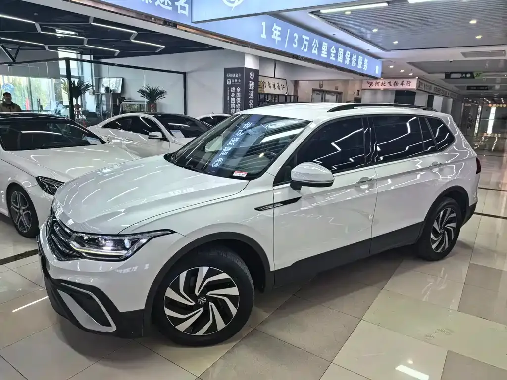 Volkswagen Tiguan L — фото 2