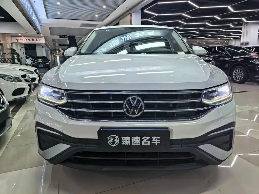 Volkswagen Tiguan L — фото 3
