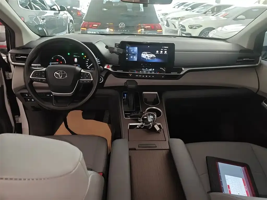 Toyota Granvia 2025 из CN, фото 10