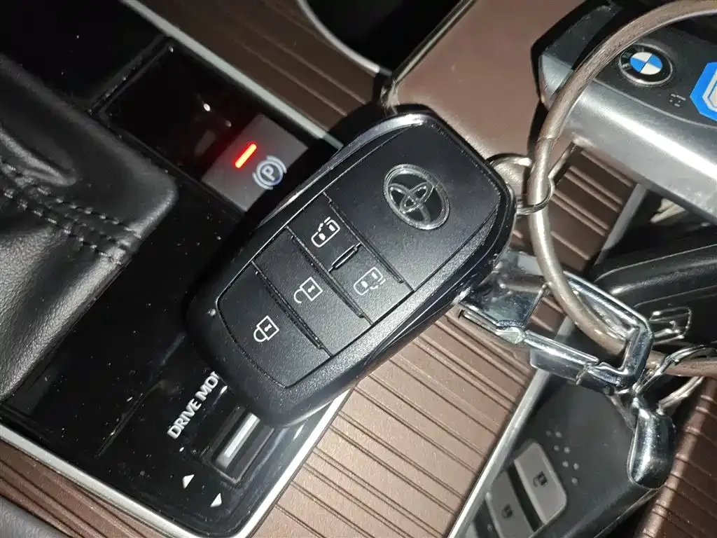 Toyota Granvia 2025 из CN, фото 9